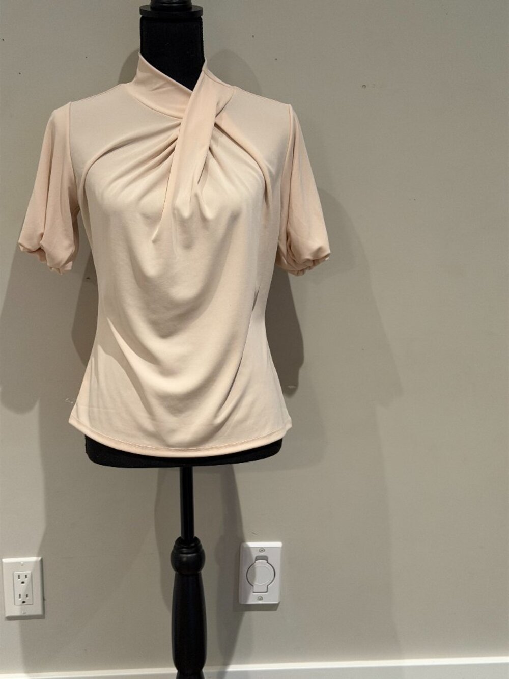 RW&CO NWT Mock Neck Draped Top Size Medium Soft Blush Pink
